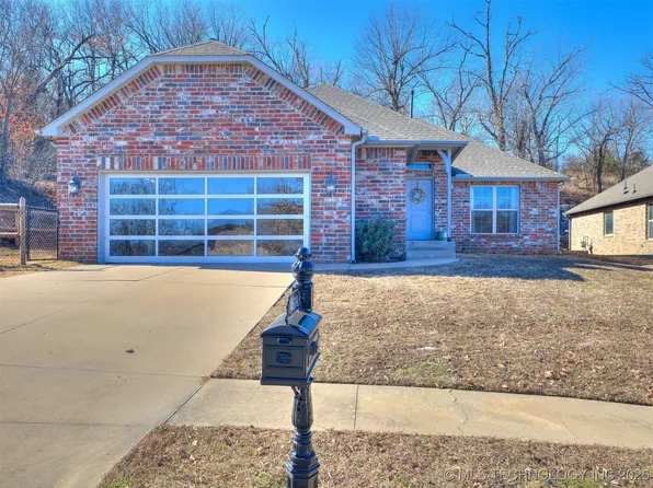 4614 S Linwood Dr, Sand Springs, OK 74063