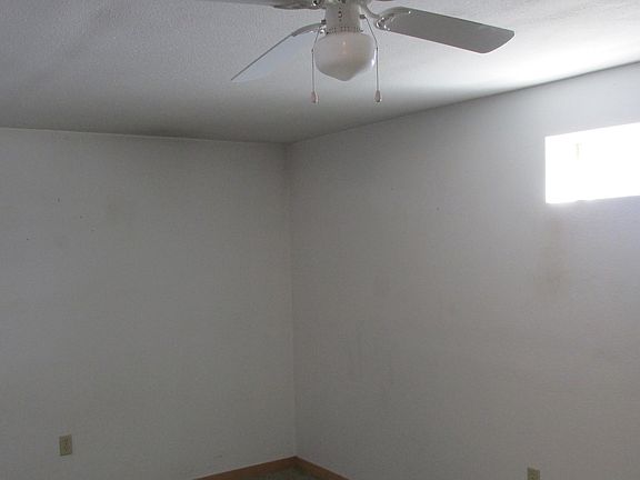 4th image of 246 W 2nd St