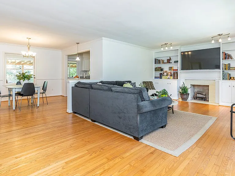 520 Albany Rd — Photo 7