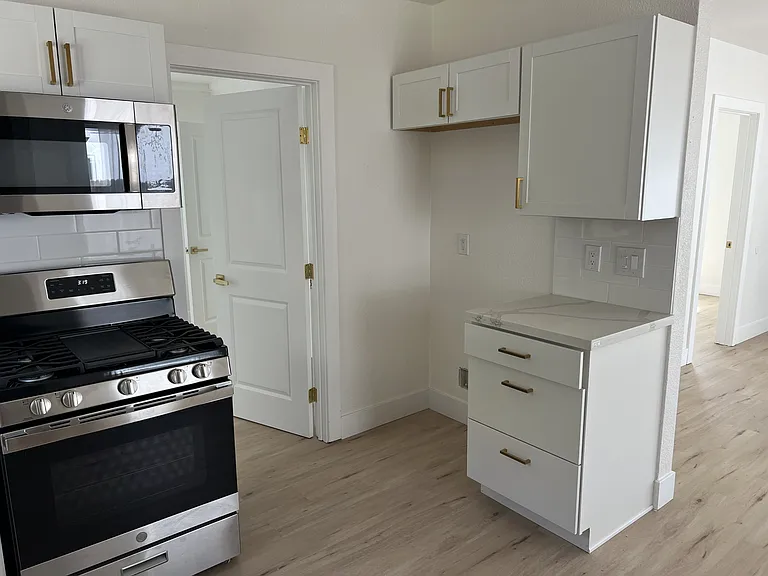 4541 V St — Photo 5