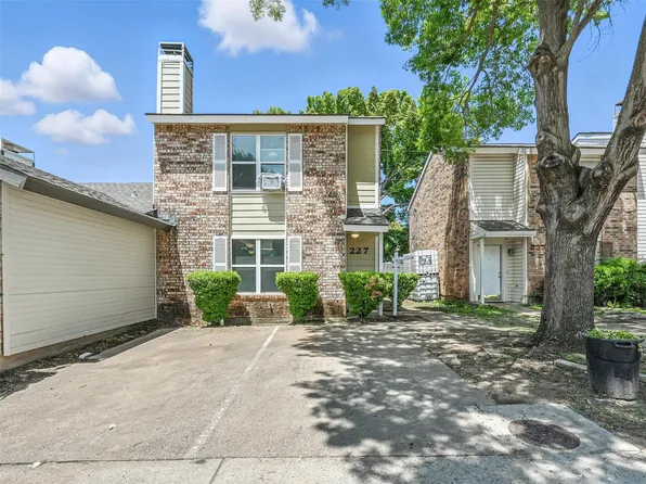 227 Country Bend Dr, Duncanville, TX 75137