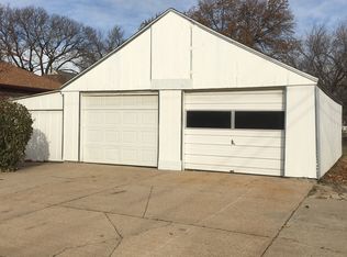 1102 Briggs Ave, Hastings, NE 68901