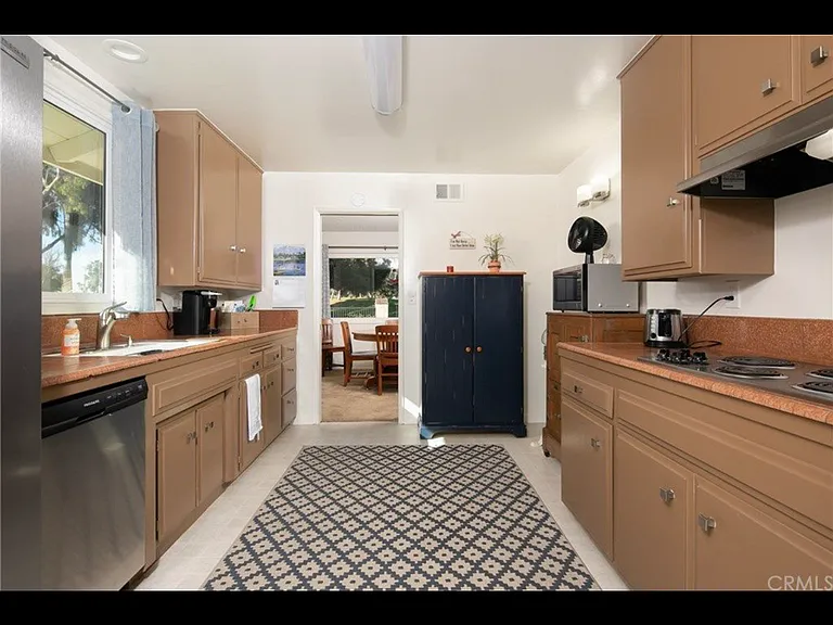 351 Daroca Ave — Photo 5