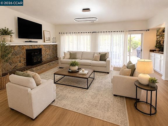 5th image of 2307 Oak Glen Cir