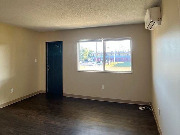 4th image of 3007 Country Ln #34