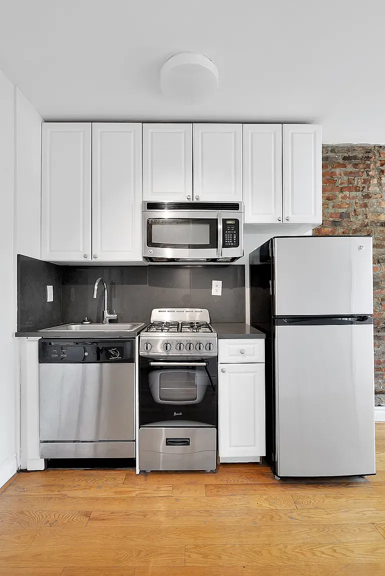 98 Christopher Street — Photo 1