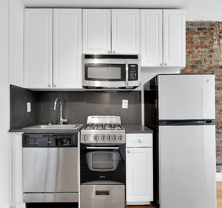 1st image of 98 Christopher St APT 18