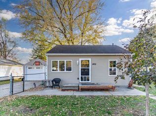 1002 Bertchwood St, Cedar Falls, IA 50613