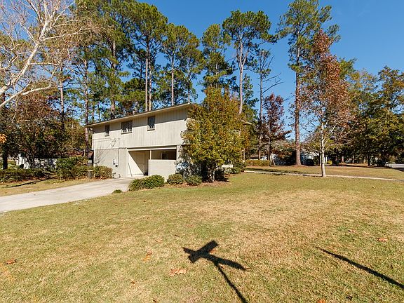 3rd image of 120 Fairway Dr