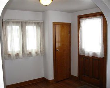 3rd image of 1615 Main St