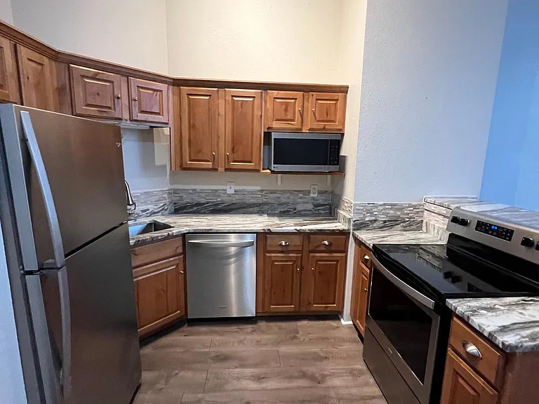 308 W 8th St #215 — Photo 3