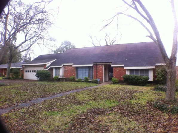 702 Rosewood Dr, Baytown, TX 77520
