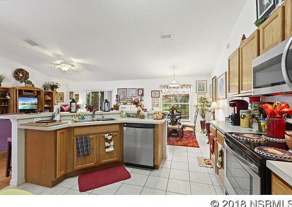 5th image of 2941 Vista Palm Dr