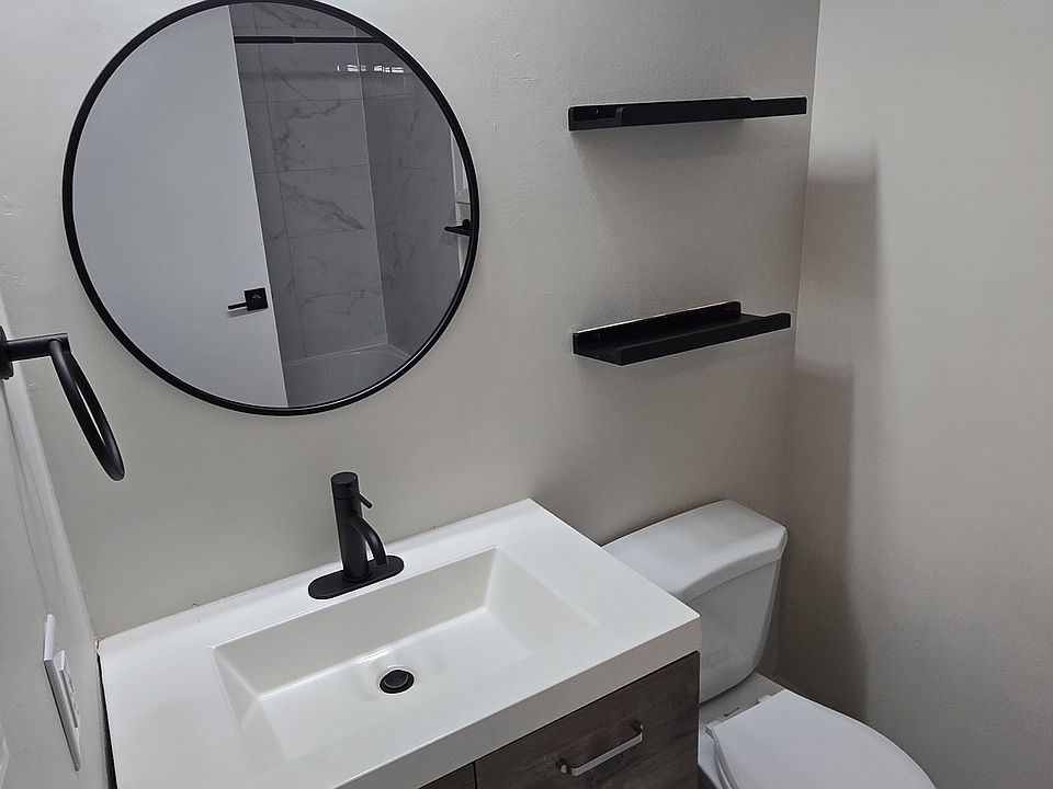 Upper level bathroom