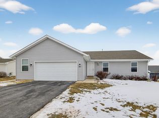 6915 Winterberry Rd, Loves Park, IL 61111