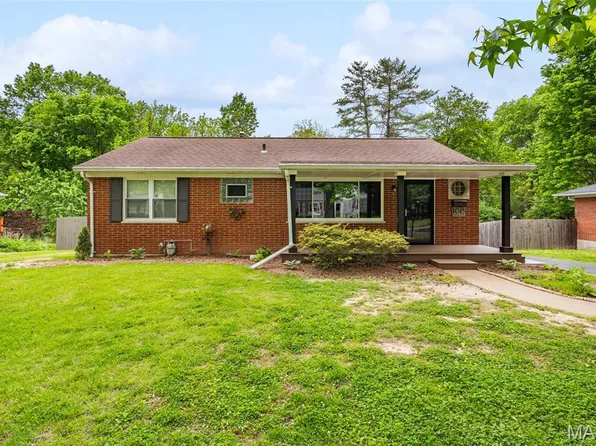 108 Lakeview Dr, Belleville, IL 62223