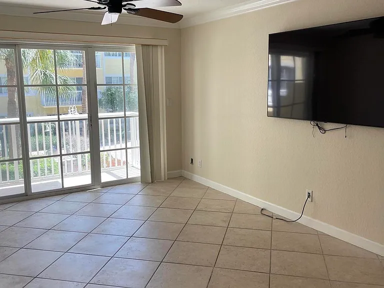 1515 E Broward Blvd #221 — Photo 4