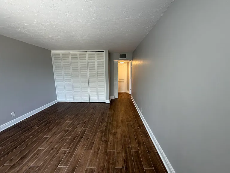 1147 Hillsboro Mile #214 — Photo 24