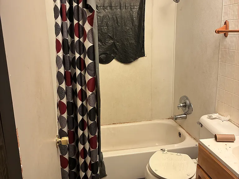 1141 Victoria Ave — Photo 14
