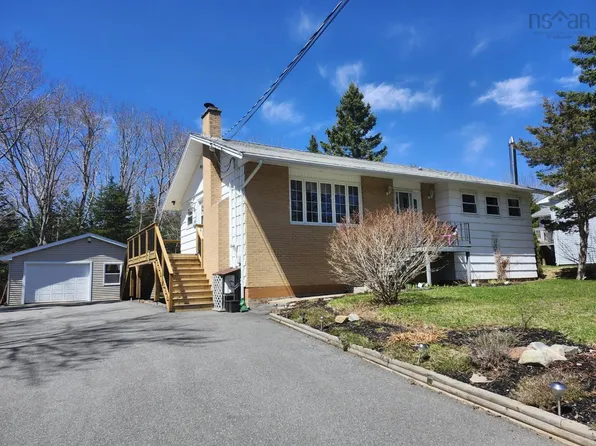 82 Holland Rd, Halifax, NS B2T 1A1