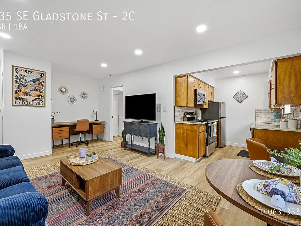 335 SE Gladstone St #2C