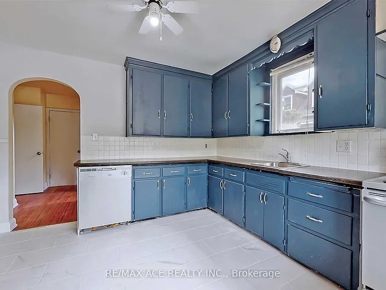 112 Bridge St W — Photo 11