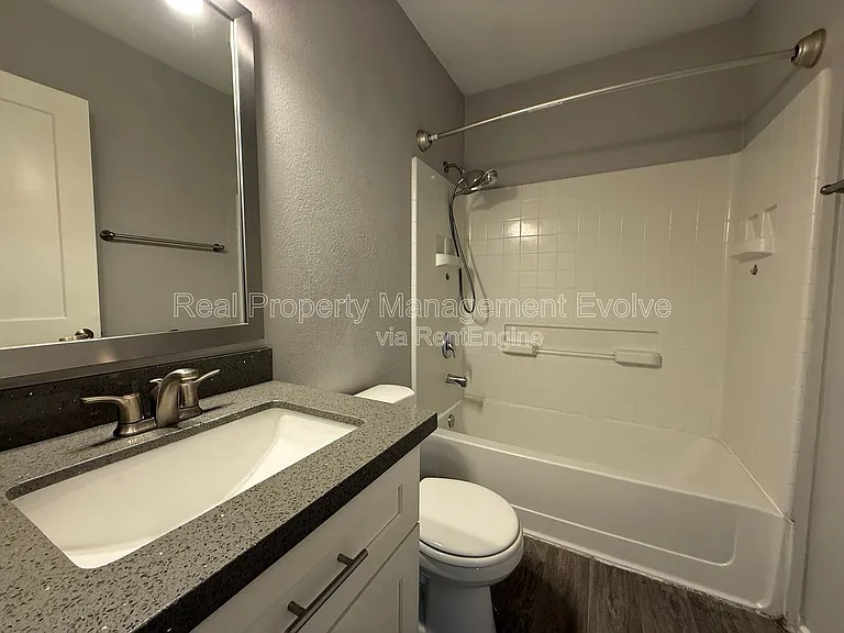 908 W 2nd St #6 — Photo 13