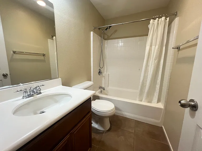 15907 Fountain Ln — Photo 13