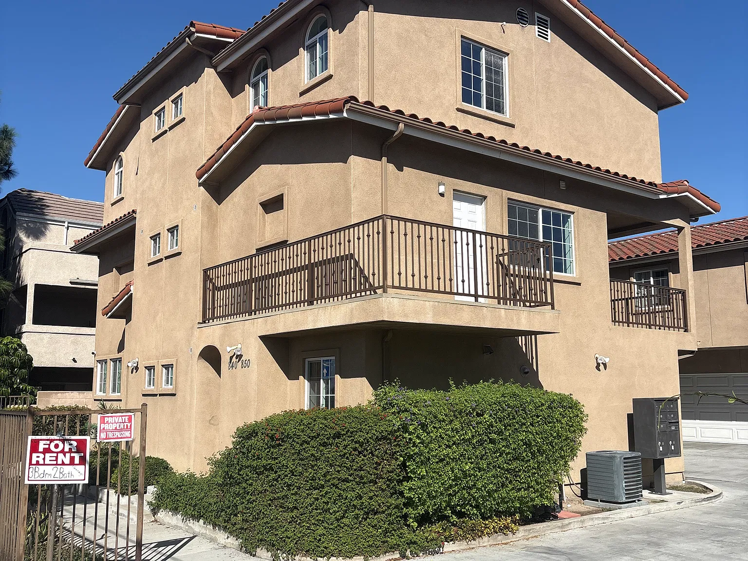 3 bed, 1350 sqft, $3,150 — Photo 1