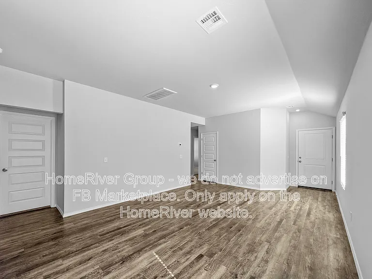 1211 Clydesdale Dr — Photo 4