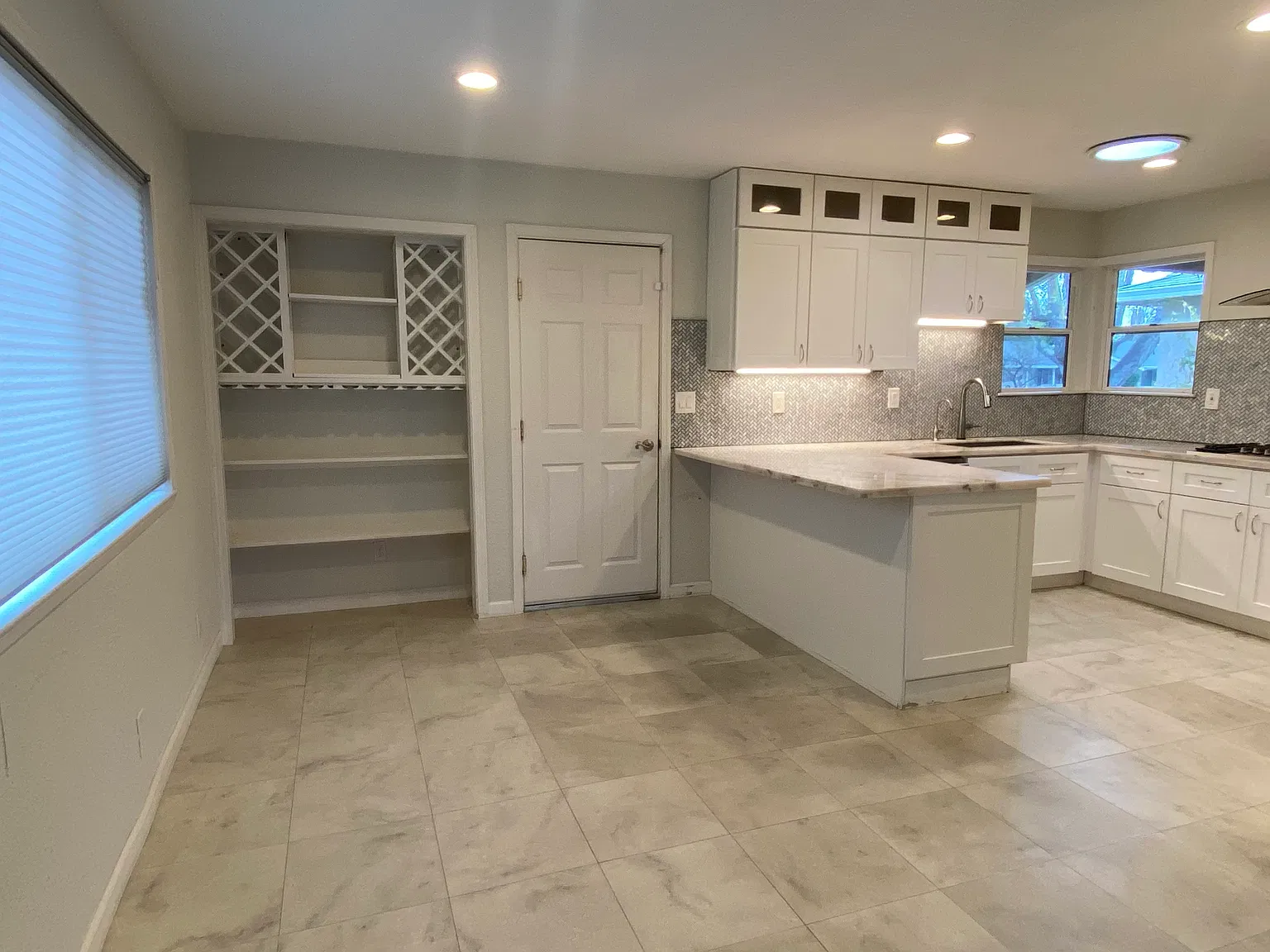 4 bed, 1603 sqft, $4,400 — Photo 4