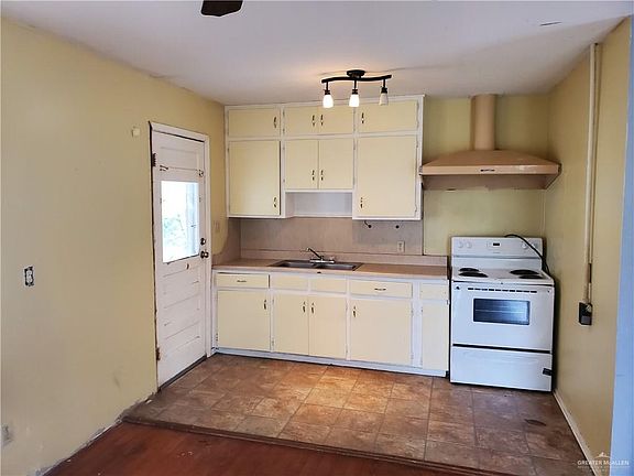 5th image of 1038 S Virginia Ave