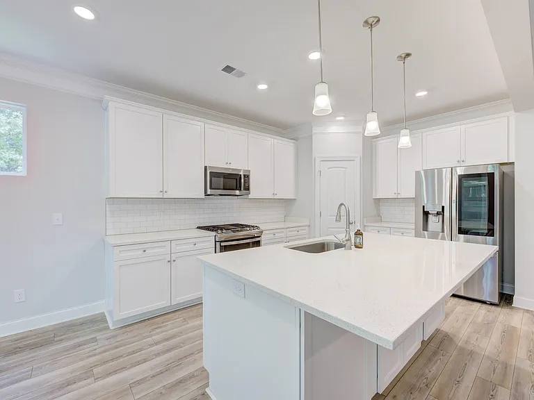 300 Sunnycrest Ln — Photo 16