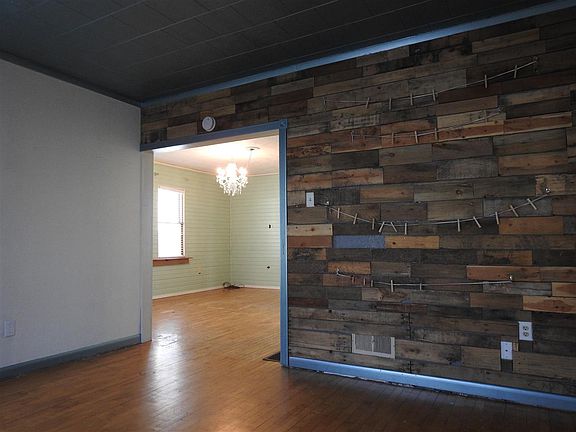 5th image of 901 W Hughitt St