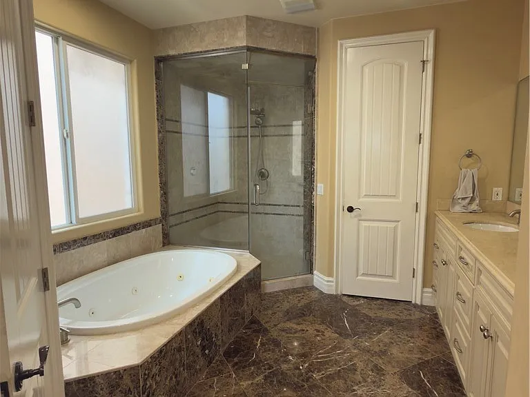 211 Chicago Ave — Photo 10