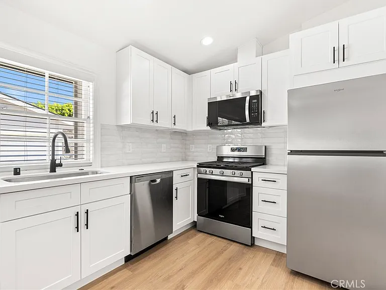 5227 Beckford Ave — Photo 4