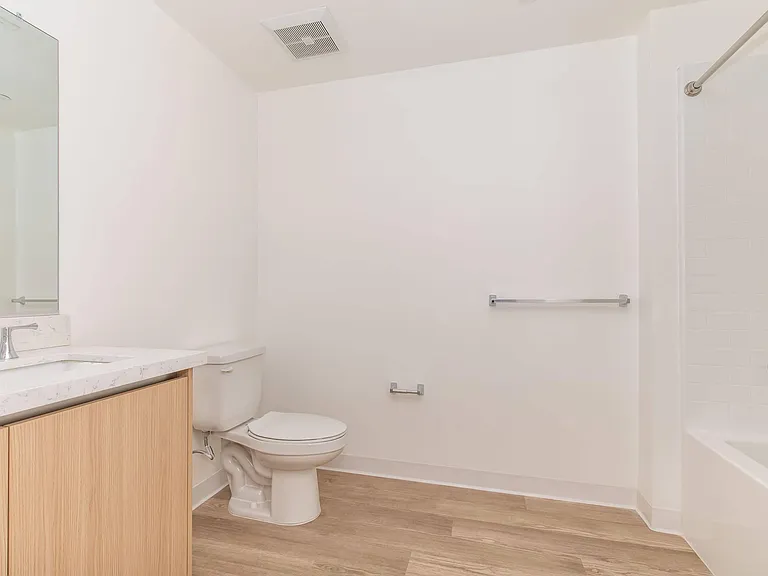 Woodlake Apartments — Photo 74