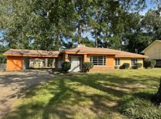3938 Oakhill Dr, Jackson, MS 39206