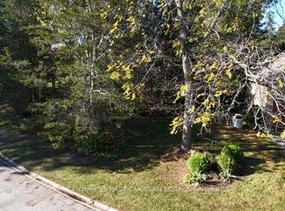 10137 Merrywood Dr, Lambton Shores, ON N0M 1T0