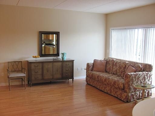 5th image of 405 Creekside Dr #305