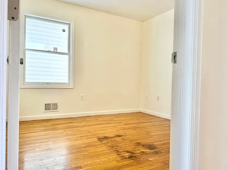 119 Armstrong Ave — Photo 14
