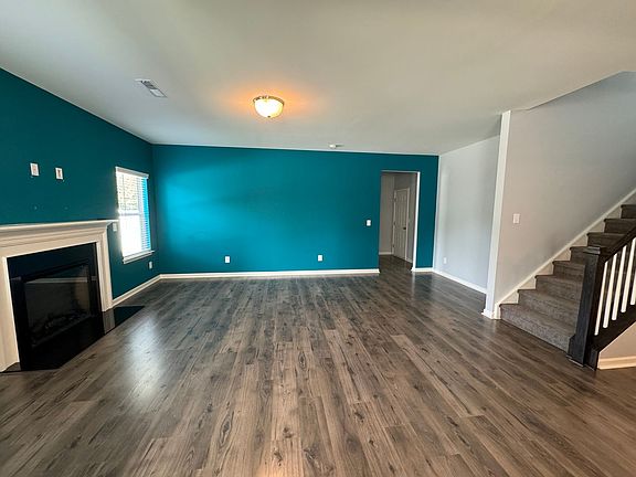 3rd image of 3165 Pinehills Way