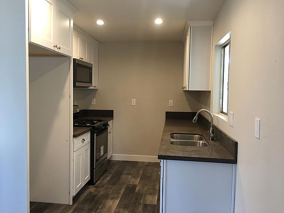 2nd image of 33146 Walls St