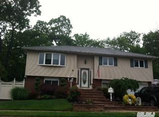 385 W 22nd St, Deer Park, NY 11729