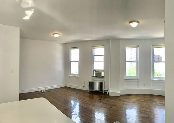 Rented by Sky Management | media 35