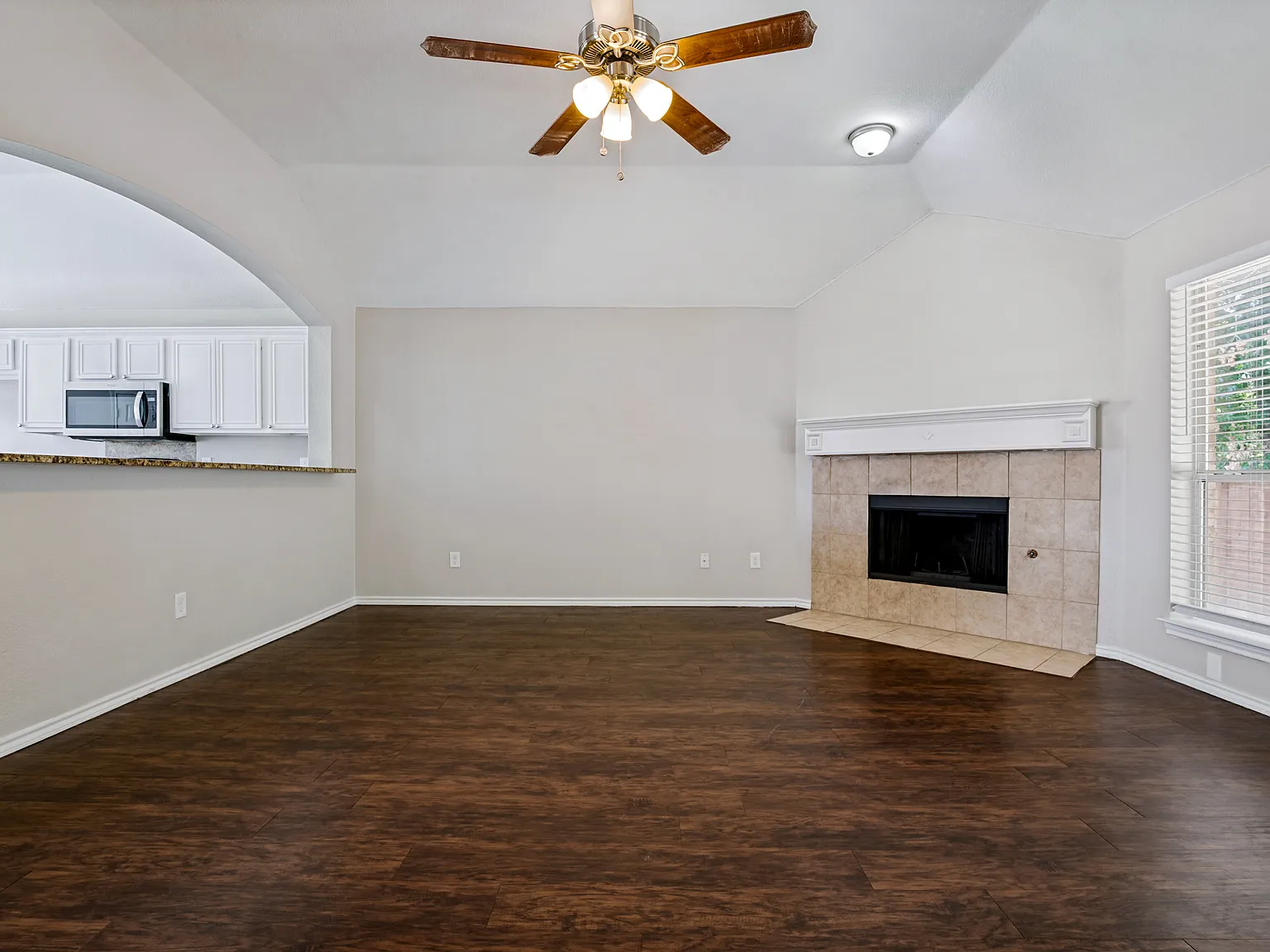3 bed, 1804 sqft, $2,400 — Photo 2