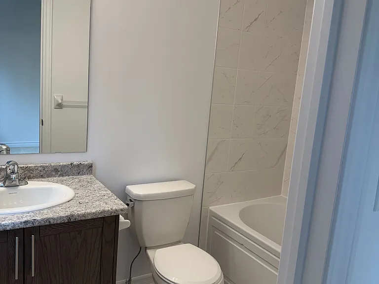 44 Milson Cres — Photo 9