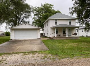 107 N Oak St, Arthur, IL 61911