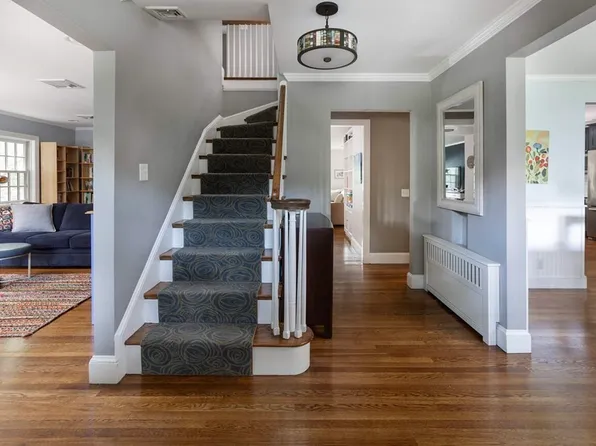 25 Plowgate Rd, Brookline, MA 02467