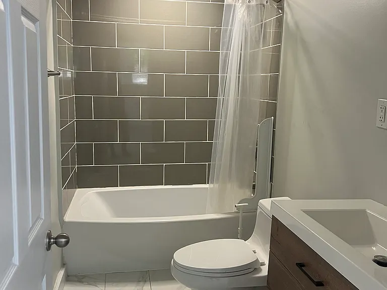72 Charlotte St #2 — Photo 4
